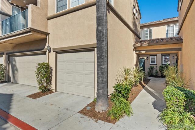 6373 Avenida De Las Vistas, San Diego CA: https://media.crmls.org/mediaz/da94ff04-0b39-4a36-909a-3387fb0c0f20.jpg