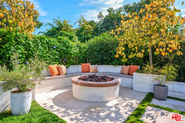 15220 Valleyheart Drive, Sherman Oaks CA: https://media.crmls.org/mediaz/da951237-070f-4862-9b06-02cccb0cba92.jpg