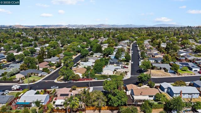 2425 Jerilynn Dr, Concord CA: https://media.crmls.org/mediaz/da9526bf-2a8b-4972-840c-ec3f63307765.jpg