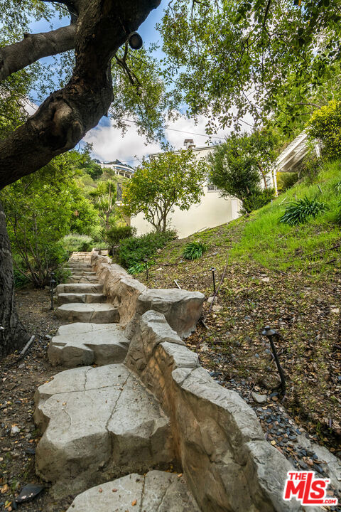 1205 N Beverly Glen Boulevard, Los Angeles CA: https://media.crmls.org/mediaz/da955c7f-f3ea-4d35-8ebf-1e74ca1fa624.jpg
