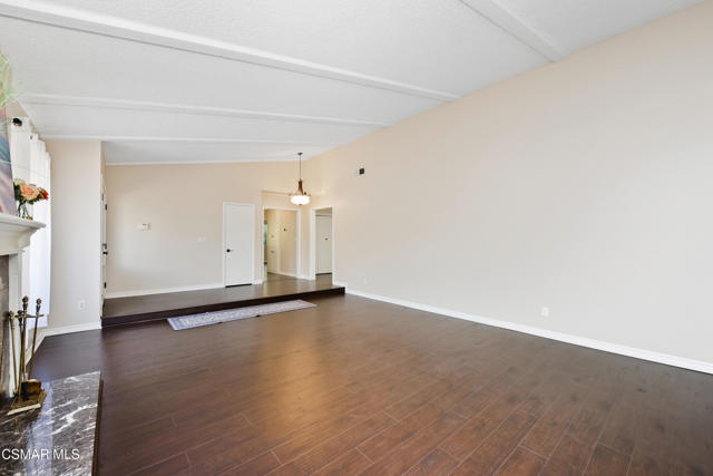 20027 Hiawatha Street, Chatsworth CA: https://media.crmls.org/mediaz/da957d44-bead-4d9b-bf35-b4496886518e.jpg