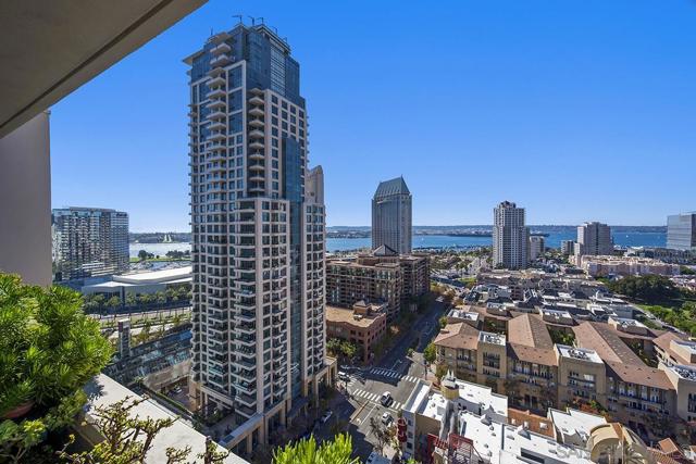 645 Front Street, San Diego CA: https://media.crmls.org/mediaz/da95ba37-2f3f-4794-bb06-d560672a241f.jpg