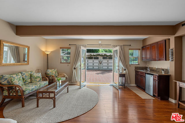 11818 Laurel Hills Road, Studio City CA: https://media.crmls.org/mediaz/da967c09-d254-4e30-ad42-aa9380f6fee2.jpg