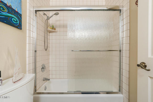 5114 Marlin Way, Oxnard CA: https://media.crmls.org/mediaz/da96944c-2acf-4cd6-8621-17e576e04256.jpg