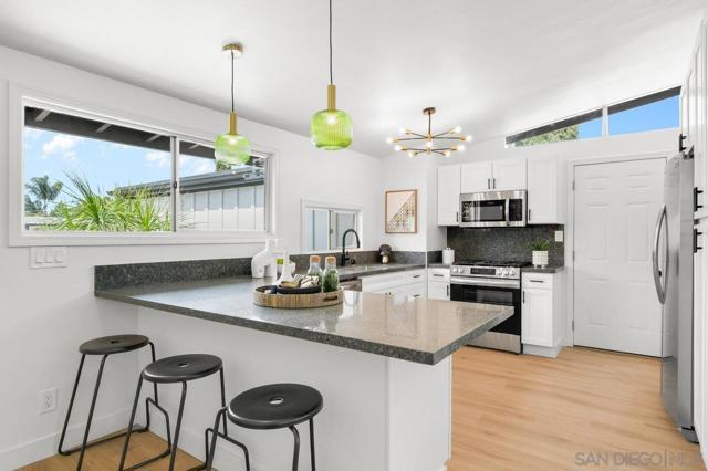 6373 Lake Albano Ave, San Diego CA: https://media.crmls.org/mediaz/da96fd0b-6a28-46b0-8e76-e2866b39010f.jpg