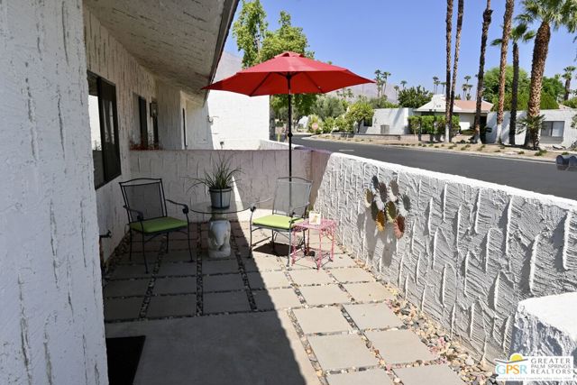 2117 Sunshine Way, Palm Springs CA: https://media.crmls.org/mediaz/da97fe28-b436-46c6-a48e-411219e4e2dd.jpg