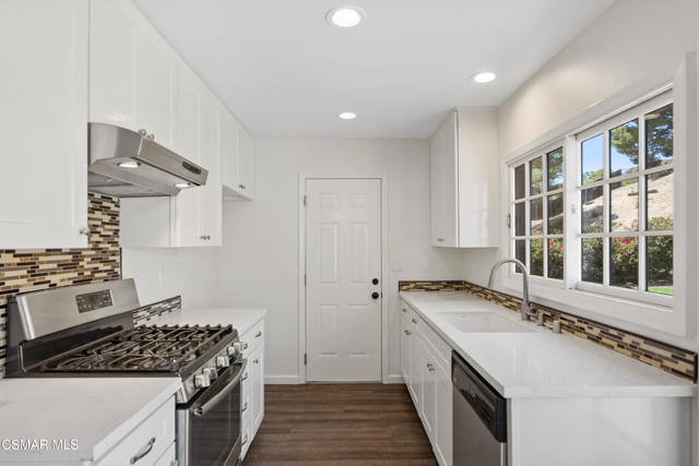 539 American Oaks Avenue, Newbury Park CA: https://media.crmls.org/mediaz/da980ffc-465d-49e8-a03f-f4629e98b95b.jpg