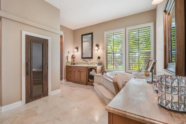Image 7 of 63 For 25120 Las Palmeras