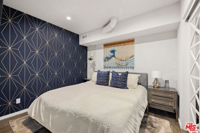 2014 Pacific Avenue, Venice CA: https://media.crmls.org/mediaz/da9862fc-c42e-4127-a870-a1f532ed0af6.jpg