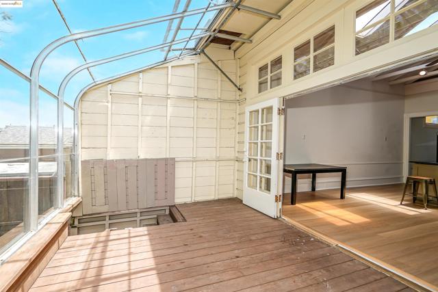 2654 Bush St, San Francisco CA: https://media.crmls.org/mediaz/da98e996-63de-4632-bdcd-96200c9aebff.jpg