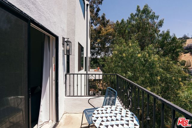3646 Potosi Avenue, Studio City CA: https://media.crmls.org/mediaz/da998899-3a49-4961-a583-0fa017a7a2ef.jpg