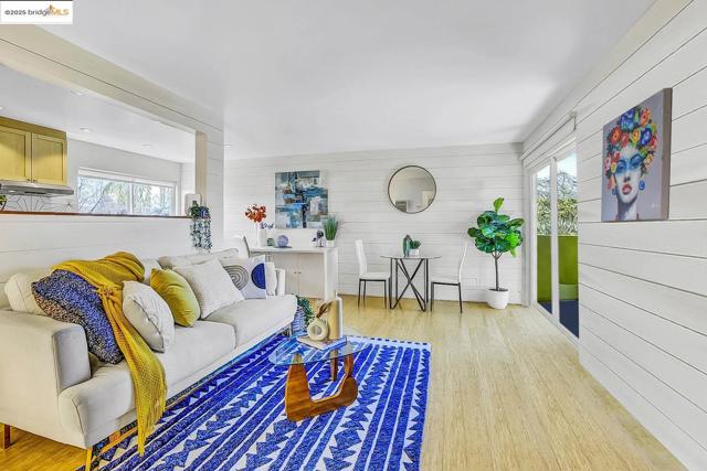 2327 10Th St, Berkeley CA: https://media.crmls.org/mediaz/da9a2e6e-3be3-4673-a716-c3916670f60e.jpg
