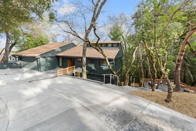 18319 Las Cumbres Road, Los Gatos CA: https://media.crmls.org/mediaz/da9a4cea-a371-4140-b6b1-f0e05edf8258.jpg