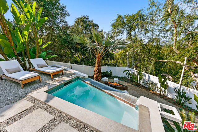 6969 Woodrow Wilson Drive, Los Angeles CA: https://media.crmls.org/mediaz/da9abd17-e707-403b-8636-941c7312f706.jpg