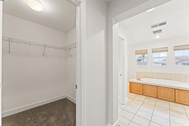 204 Daylily Ln, Patterson CA: https://media.crmls.org/mediaz/da9afd53-b553-48a1-b950-a300e6d81594.jpg