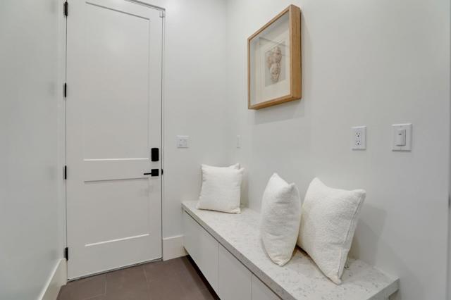 546 9th Avenue, Menlo Park CA: https://media.crmls.org/mediaz/da9b8559-a3dc-4995-a556-1166ddb3e1d7.jpg