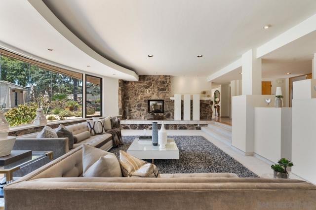 11020 Horizon Hills Dr, El Cajon CA: https://media.crmls.org/mediaz/da9b8572-3f72-4841-8b06-926c96192e23.jpg