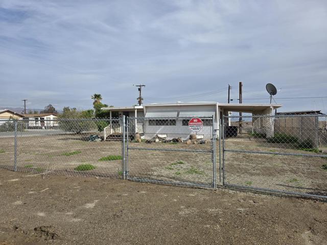 9588 Avenue H, Bombay Beach CA: https://media.crmls.org/mediaz/da9b99ea-eccb-473a-95f8-e8f41150f9e4.jpg