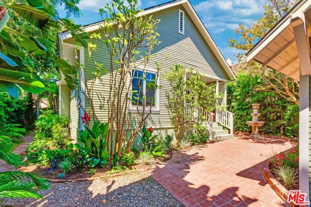866 North Doheny Drive photo 1