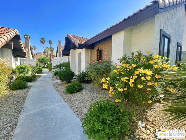 2234 S Linden Way, Palm Springs CA: https://media.crmls.org/mediaz/da9c8371-d9e6-4e75-ae2e-b4b56cdd963a.jpg