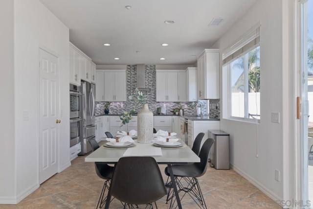 1889 Autumn Ln, Vista CA: https://media.crmls.org/mediaz/da9c844c-1dd8-4154-ba12-913110952908.jpg