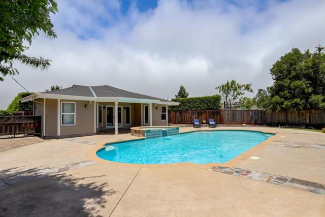 510 Oak Park Way, Redwood City CA: https://media.crmls.org/mediaz/da9cf780-2d0c-4507-bdda-5354c1f5aa3c.jpg