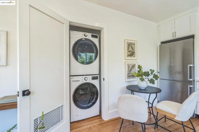1515 Derby St, Berkeley CA: https://media.crmls.org/mediaz/da9d1274-641a-40e8-bdf3-9d5882ba32a7.jpg