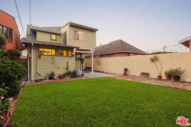 160 Wadsworth Avenue, Santa Monica CA: https://media.crmls.org/mediaz/da9d34a2-3fee-4846-be14-49c51164086e.jpg