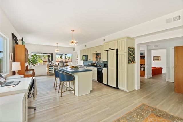 Detail Gallery Image 17 of 68 For 2066 Steiger Ln, Oceanside,  CA 92056 - 5 Beds | 3 Baths