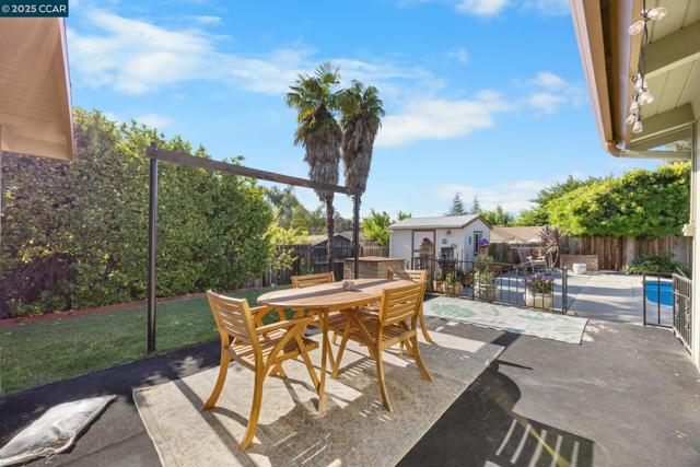 51 Gilrix Dr, Martinez CA: https://media.crmls.org/mediaz/da9d5b0f-da39-479f-b897-078c3be189ef.jpg
