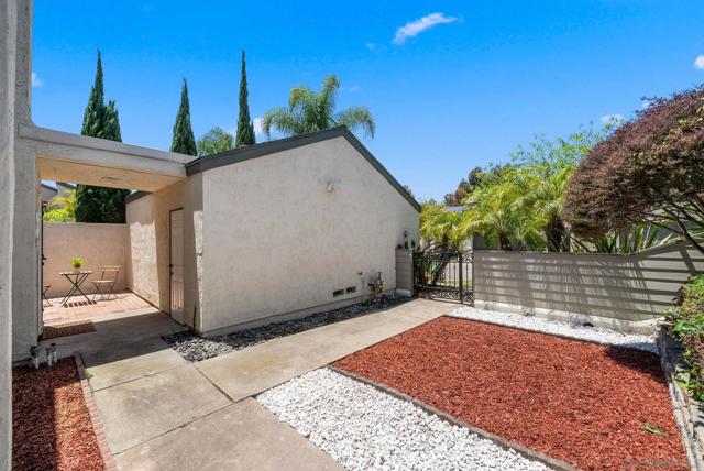 5751 Menorca Dr, San Diego CA: https://media.crmls.org/mediaz/da9d7b9d-4431-4b6a-9dbe-2e68571174e0.jpg