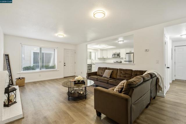 2593 El Portal Dr., San Pablo CA: https://media.crmls.org/mediaz/da9d8cc8-c05c-4147-809d-1bfebc6e4e4d.jpg