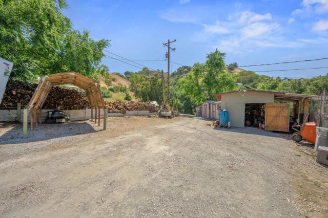 15946 Camino Vista Way, San Jose CA: https://media.crmls.org/mediaz/da9d8ed5-3220-44ba-9245-dc75747b13c7.jpg
