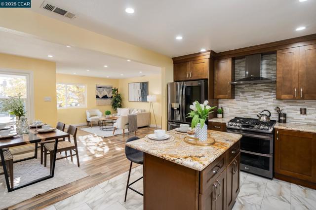 2941 Crawford St, Concord CA: https://media.crmls.org/mediaz/da9dafa1-3624-46d9-919e-aa6f8f6fe4f8.jpg