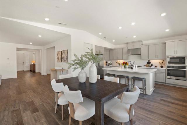 7171 Spumante Court, Gilroy CA: https://media.crmls.org/mediaz/da9ecfd8-6a06-4658-b8c3-e55ee13875a5.jpg