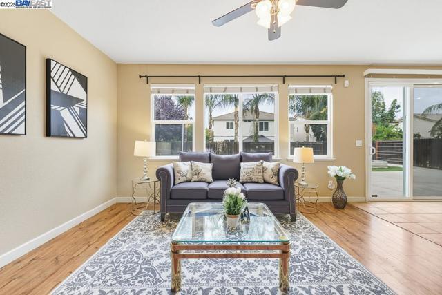 1413 Angus St, Patterson CA: https://media.crmls.org/mediaz/da9f0540-e47a-4e7a-abc9-4129fcb7756c.jpg