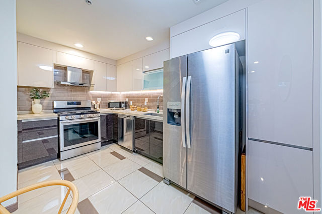 903 S New Hampshire Avenue, Los Angeles CA: https://media.crmls.org/mediaz/da9f204a-9523-4ff2-a786-b76cb1783ce8.jpg
