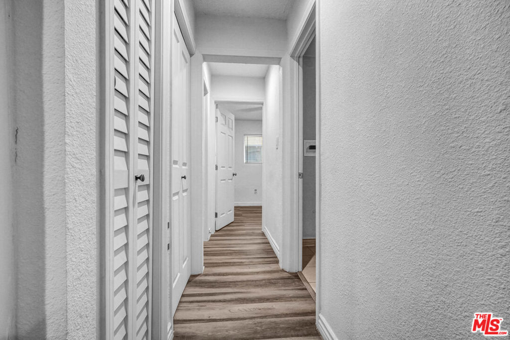 https://media.crmls.org/mediaz/da9f76bd-1b03-44dd-b4ce-35682e86c65c.jpg?preset=X-Large