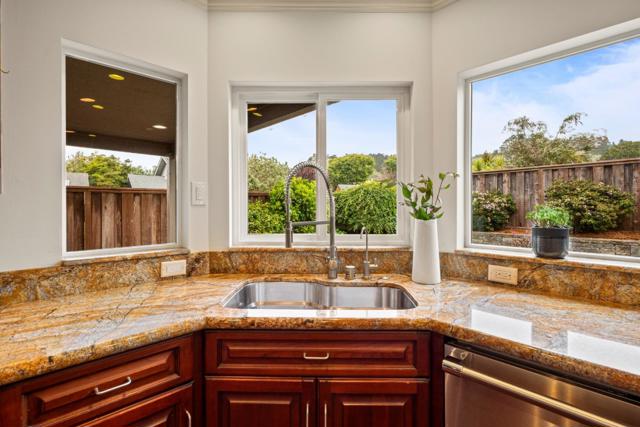 1 Le Havre Place, Half Moon Bay CA: https://media.crmls.org/mediaz/daa054b1-4d1e-4331-a5e1-85f663b4bdf0.jpg
