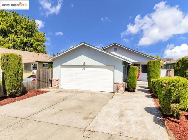 2740 14Th St, San Pablo CA: https://media.crmls.org/mediaz/daa09827-397f-47bd-a9ba-f7b4a0cbd192.jpg
