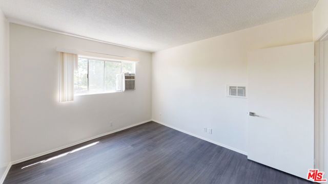 5236 Kester Avenue, Sherman Oaks CA: https://media.crmls.org/mediaz/daa1960c-39b3-4df2-9d17-98ad8d6b17c1.jpg
