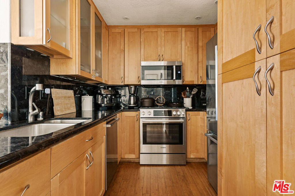 https://media.crmls.org/mediaz/daa1f5bc-7939-4eba-b63e-32acec704b95.jpg?preset=X-Large