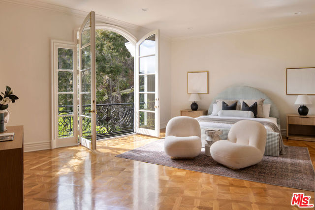 10509 Vestone Way, Los Angeles CA: https://media.crmls.org/mediaz/daa219f4-f12a-4953-bfd1-fa2156a57886.jpg