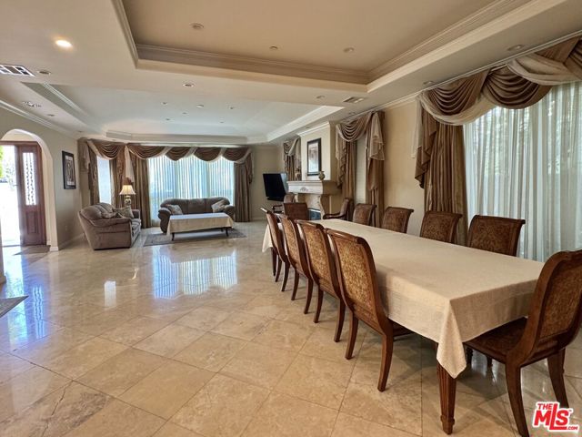458 S Clark Drive, Beverly Hills CA: https://media.crmls.org/mediaz/daa325c9-c26c-4859-ba54-d9bdb46cb9b0.jpg