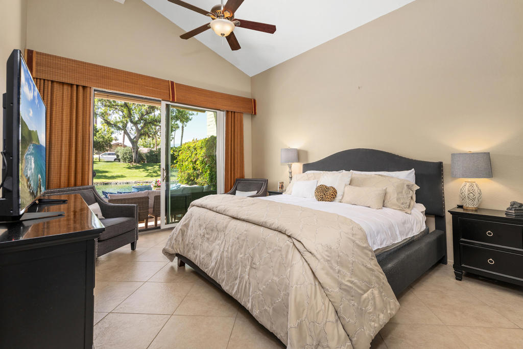 https://media.crmls.org/mediaz/daa33158-2fb7-418b-a995-4bd127d39dd6.jpg?preset=X-Large