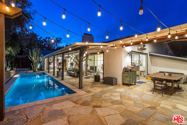 6570 Lakeridge Road, Los Angeles CA: https://media.crmls.org/mediaz/daa38da1-25fa-4713-a034-f0ffe7f31f48.jpg