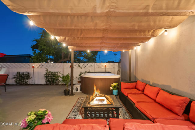 623 E Fairmount Road, Burbank CA: https://media.crmls.org/mediaz/daa420e1-d2d9-4496-bcb2-0cb4439506b4.jpg