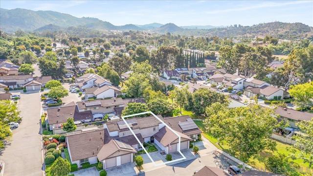 220 Eveningside Gln, Escondido CA: https://media.crmls.org/mediaz/daa45a8f-8450-4bab-b6e7-d0953202f245.jpg