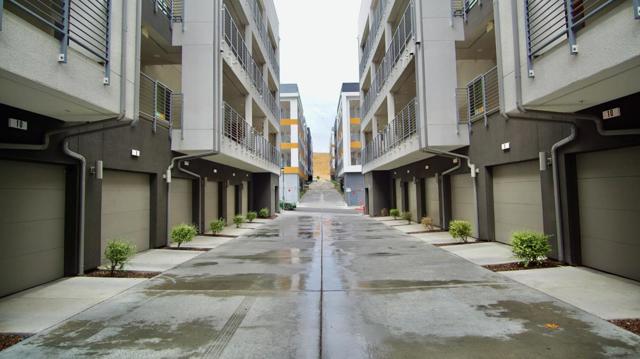 338 Llano De Los Robles Avenue, San Jose CA: https://media.crmls.org/mediaz/daa4e657-6e72-4f3d-9305-d6b3013750ea.jpg