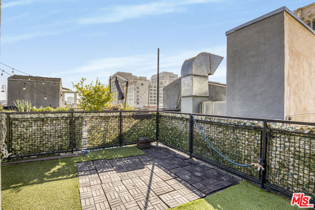 253 S Broadway, Los Angeles CA: https://media.crmls.org/mediaz/daa5da34-5c5c-40a3-bb6d-f7f03dcd4abd.jpg